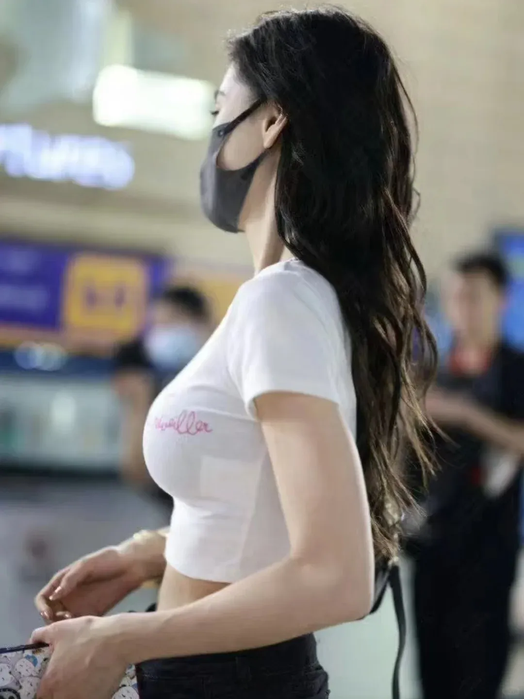 Angelababy高调付出，穿紧身衣圆圆的好有型，网友直呼太美啦！ 第3张