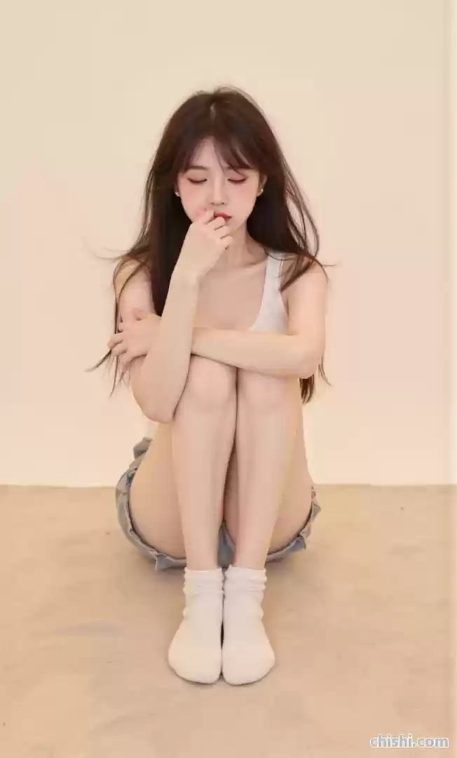 白T美女居家日系写真，纯欲天花板，慵懒风 第3张