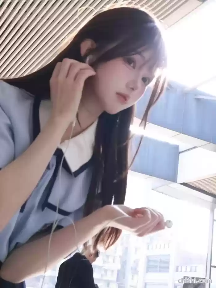 地铁站台惊现灵动少女，这8个拍照姿势绝了！ 第5张
