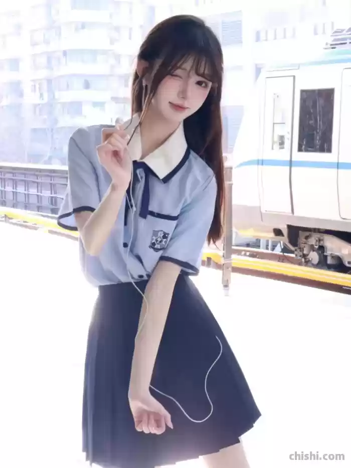 地铁站台惊现灵动少女，这8个拍照姿势绝了！ 第8张
