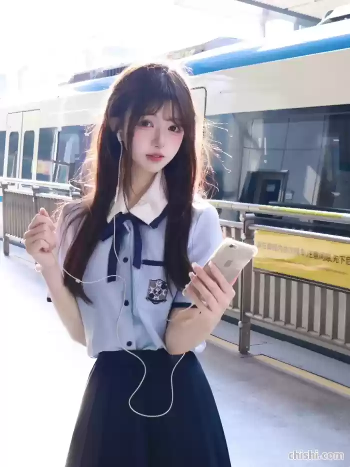 地铁站台惊现灵动少女，这8个拍照姿势绝了！ 第7张