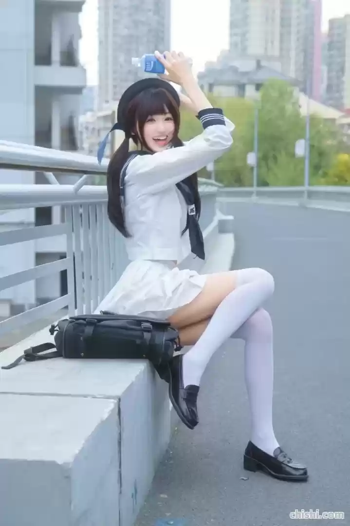 颜值COS |天桥偶遇JK学妹，谁能不心动啊