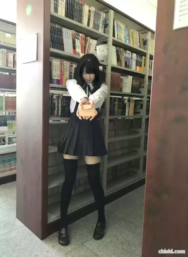 颜值COS，图书馆里的JK少女，都没心思看书了 第5张